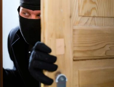 Η διάρρηξη σε αποθήκη ελαστικών στο Πικέρμι (βίντεο)
